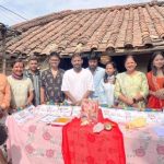 फिल्म निर्मात्री विद्या मौर्य और निर्देशक चन्दन सिंह ने 11 भोजपुरी फिल्मों का ग्रैंड मुहूर्त करके ‘परिवार के रखवाला’ की शूटिंग शुरू किया सिद्धार्थ नगर में